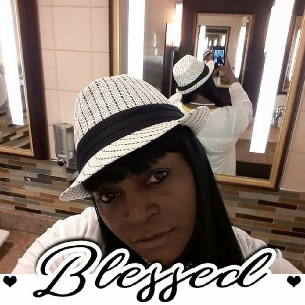 Meet your Posher, M.Candi Girl